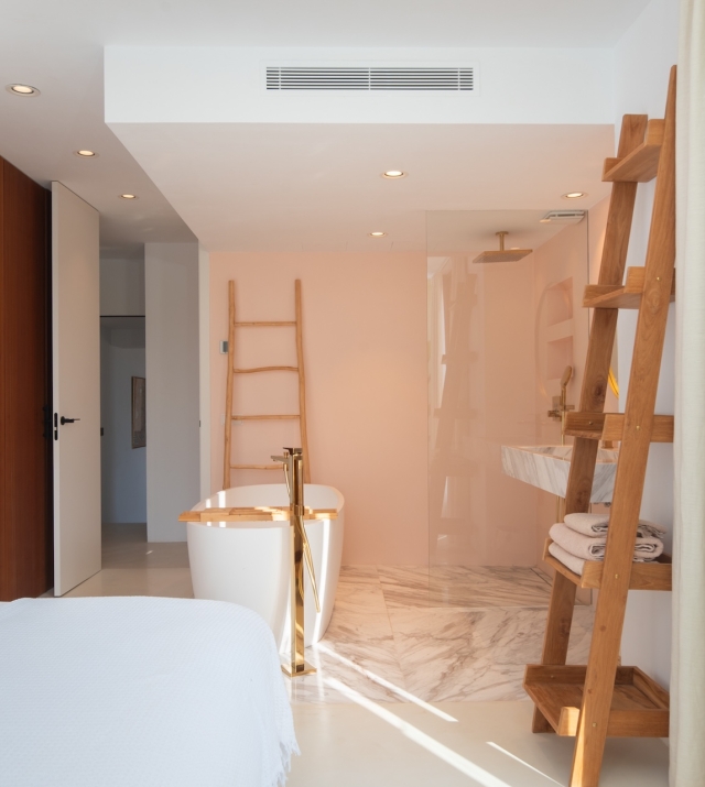 Resa Estates finca Can Floral Ibiza sale koop bathroom shower.jpg